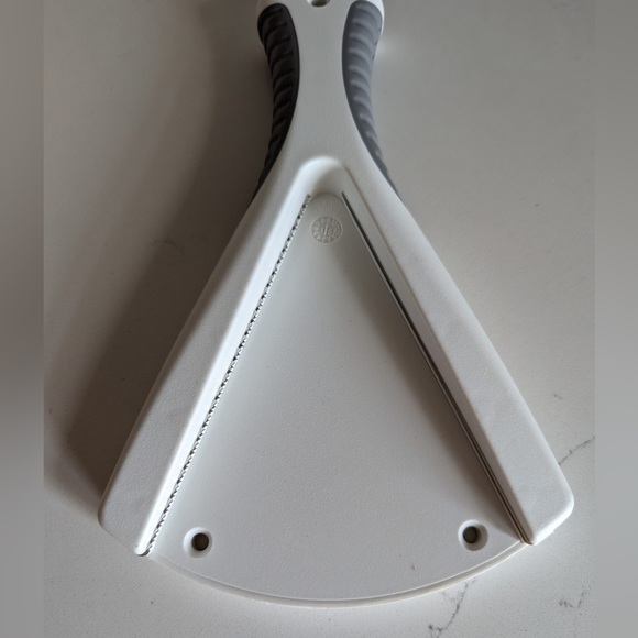 Pampered Chef Jar Opener #2677 Hand Held or Cabinet Mountable - Picture 3 of 4